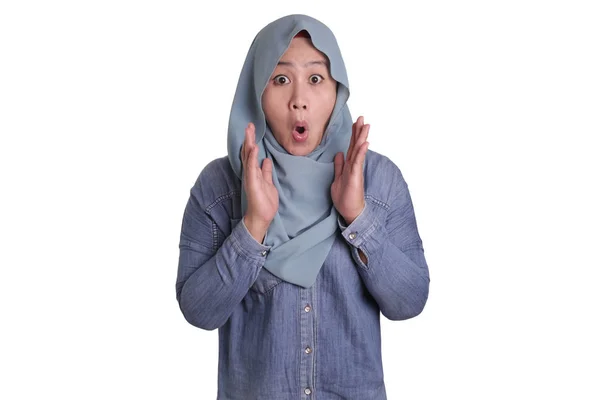 Cute Muslim Lady Menunjukkan Terkejut Wajah dengan Open Mouth — Stok Foto