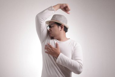 Kötü Vücut Kokusu Olan Adam