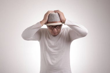 Genç Asyalı Adam Hayal kırıklığına uğradı