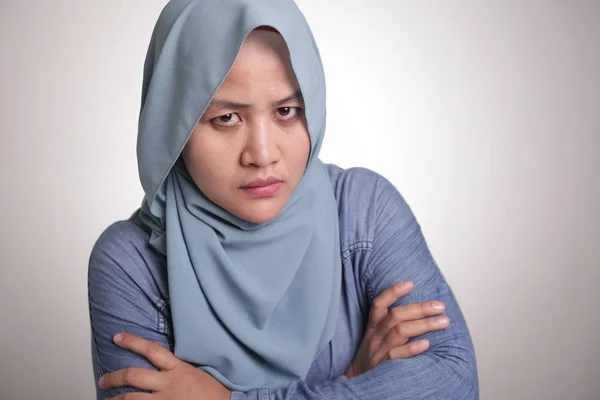 Wanita Muslim Iooking Cynically — Stok Foto