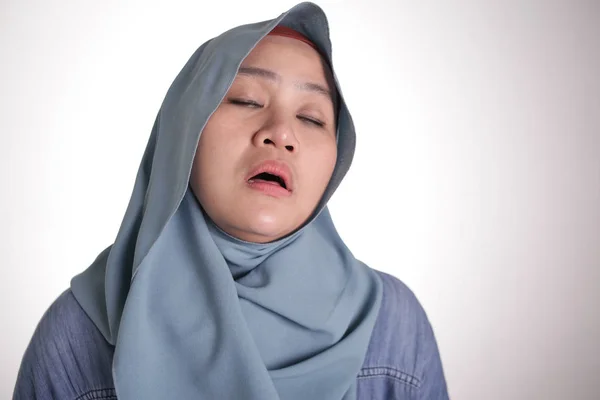 Retrato Cansado Sonolento Asiático Muçulmano Senhora Bocejando Preguiça Overworked Conceito — Fotografia de Stock