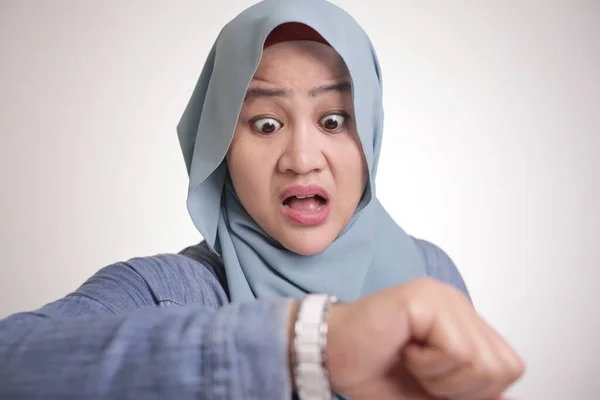 Portrait Muslim Businesswoman Staff Looked Shocked Worried Afraid Looking Her — ストック写真