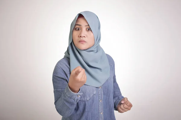 Portrait Asian Muslim Woman Pointing Camera Angry Expression Giving Warn — Stock Photo, Image