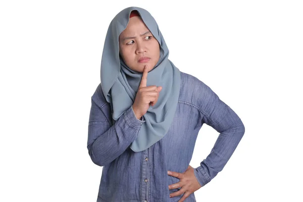 Donna Musulmana Asiatica Che Indossa Hijab Con Espressione Mentale Cerco — Foto Stock