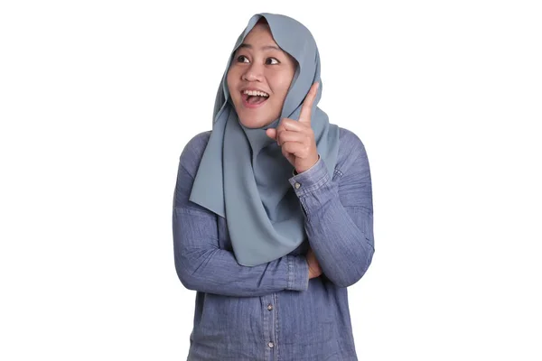 Mulheres Negócios Muçulmanas Asiáticas Vestindo Hijab Com Expressão Pensamento Curiosidade — Fotografia de Stock