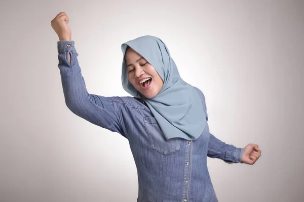 Portrait Funny Young Asian Muslim Woman Wearing Hijab Dancing Happily — Stock Photo, Image