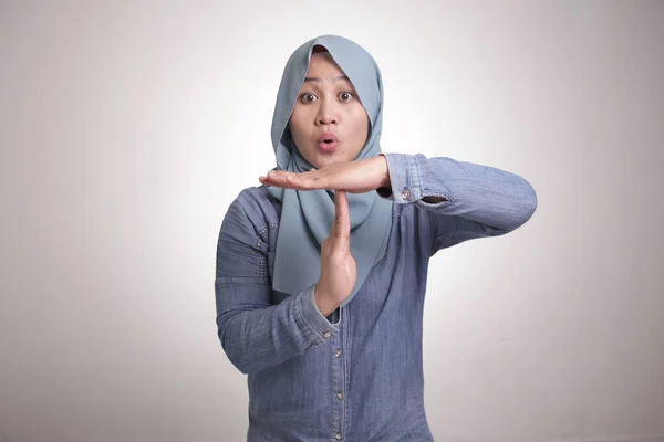Portrait Mad Tired Asian Muslim Woman Making Time Out Gestur — Stok Foto