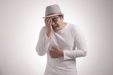 Fotoğraf resim komik Asya adamın sert, üzgün depresyon hayal kırıklığı umutsuz ifade ağlıyor