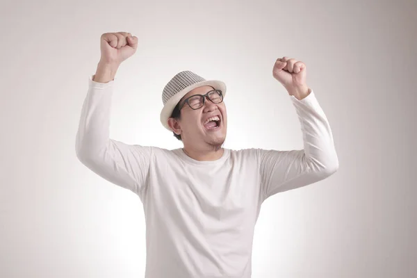 Retrato Sucesso Jovem Empresário Asiático Mostra Gesto Vencedor Celebrando Vitória — Fotografia de Stock