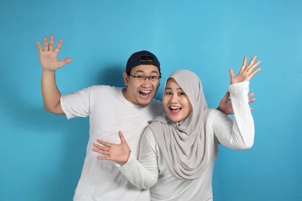 Portrait Happy Asian Muslim Couple Smile Husband Wife Hugging Full — Stok Foto