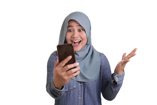 Portrait Young Asian Muslim Woman Wearing Hijab Get Good News — Stok Foto