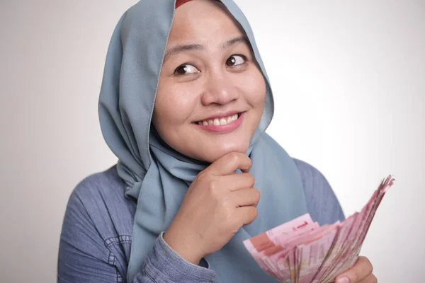 Portrait Indonesian Muslim Woman Holding Rupiah Money Smile Thinking Gesture — Stok Foto