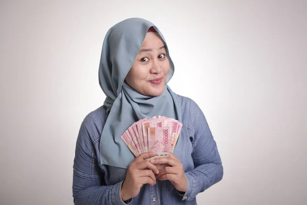 Portrait Indonesian Muslim Woman Holding Rupiah Money Smiling Laughing Winning — Stock Photo, Image
