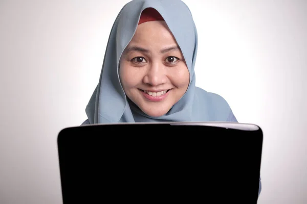 Portrait Asian Muslim Woman Working Laptop Smiling Happy Expression Good — Stock Photo, Image