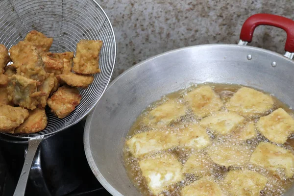 Cooking Deep Fried Tempeh Indonesian Traditional Meal Tempe Goreng Gorengan — 스톡 사진
