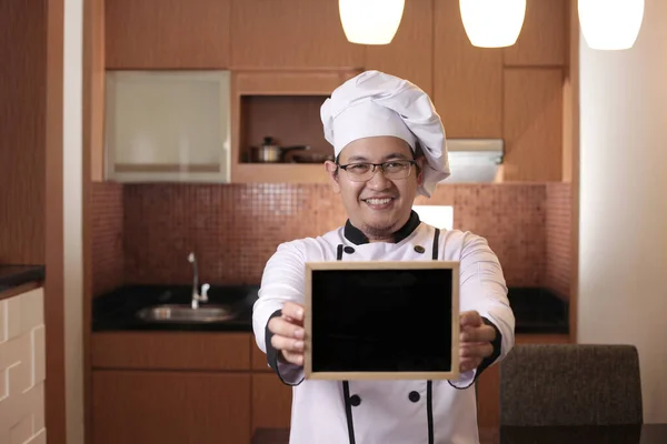 Portret Van Aziatische Mannelijke Chef Kok Ziet Gelukkig Trots Tonen — Stockfoto