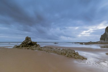 Cantabria deniz kıyılarında peyzaj