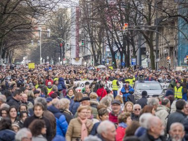 Bilbao, Bask Ülkesi, İspanya, 17 Mart 2018, gösteri ve protesto emekliler ve emekliler de Bilbao kitle