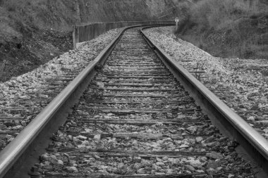Tren rayları perspektif içinde