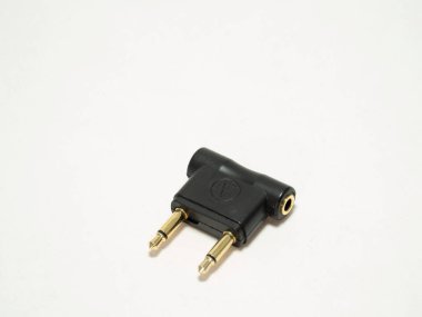 Uçak kulaklığı adaptörü.