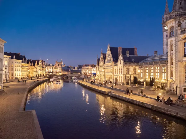 Gent 'in kanal kenarındaki loncaları.