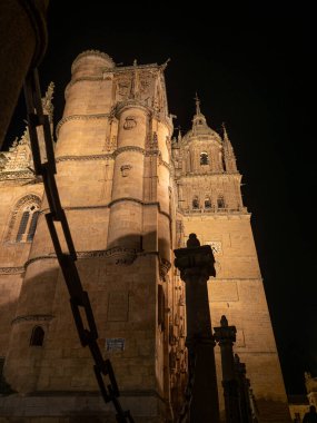 Salamanca katedralinin gece görüntüsü