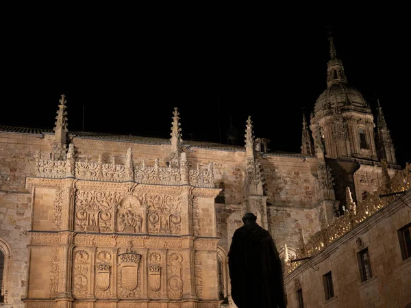 Salamanca Üniversitesi gece görüntüsü