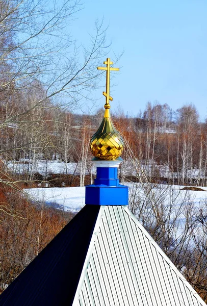 Rustykalne Kościoła zdobi krajobraz — Zdjęcie stockowe
