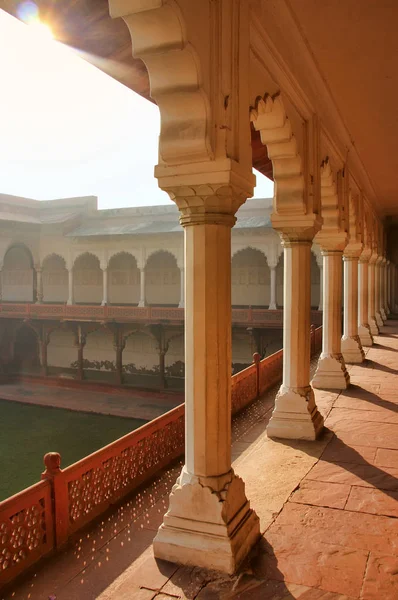 Colonnade walkway leading to Diwan-i- Khas (Hall of Private Audi — Stock Photo, Image