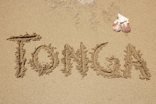 単語「トンガ」砂に書かれました。 — ストック写真
