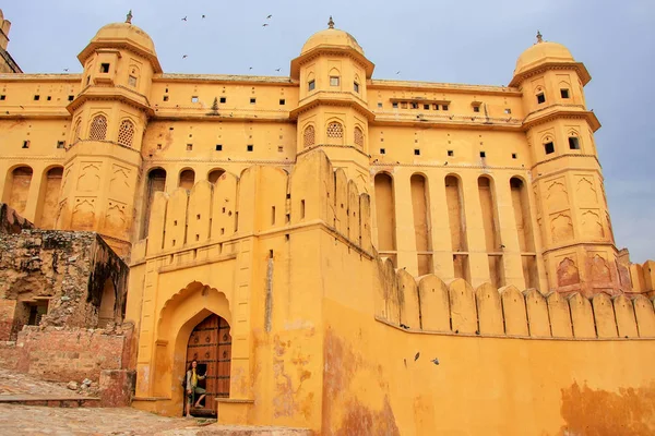 Murs défensifs du fort Amber dans le Rajasthan, Inde — Photo