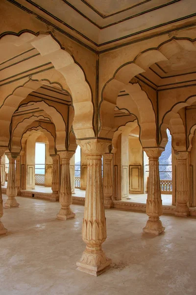 Sattais Katcheri Hall w Amber Fort w pobliżu Jaipur, Rajasthan, Indi — Zdjęcie stockowe