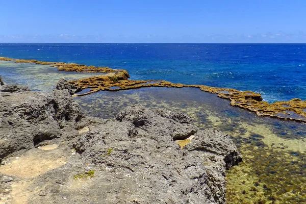 Küste im südlichen Teil der Insel Tongatapu in Tonga — Stockfoto