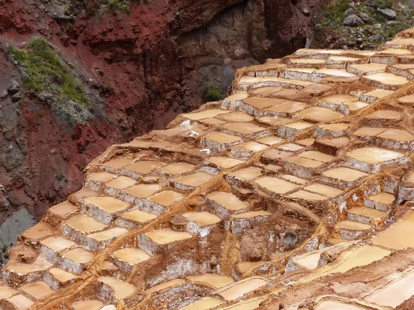 Salinas de Maras - zout verdamping vijvers in de buurt van de stad van Maras in — Stockfoto