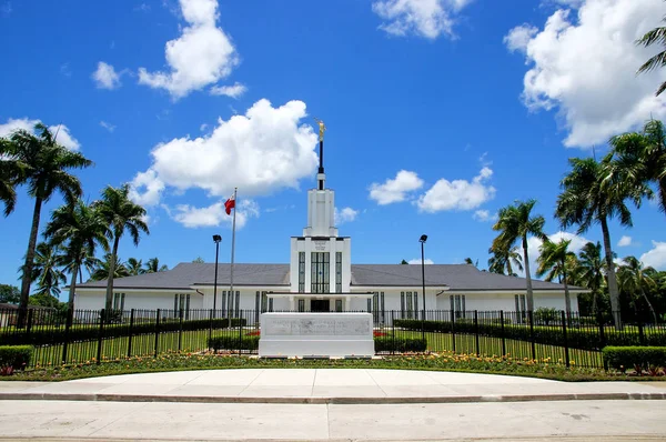 TONGATAPU, TONGA - 18 NOVEMBRE: Chiesa di Gesù Cristo degli Ultimi Giorni — Foto Stock