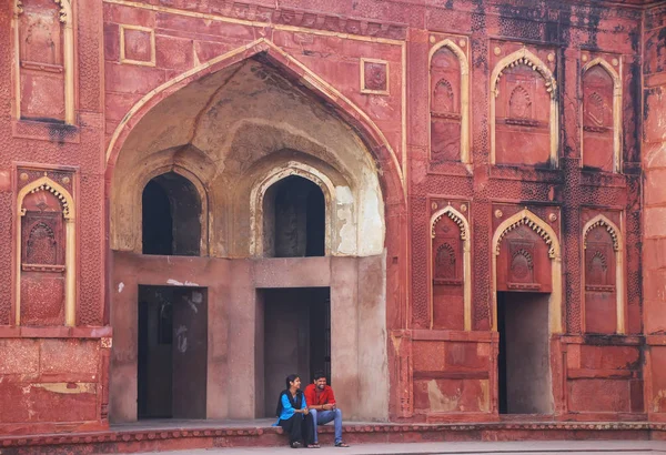 AGRA, INDIA - 7 DE NOVIEMBRE: Patio de Jahangiri Mahal en Agra F — Foto de Stock