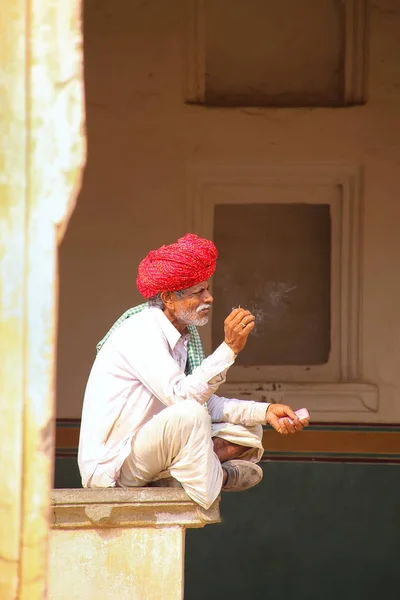 Amber, India - 13 November: Onbekende man zit in de vierde — Stockfoto