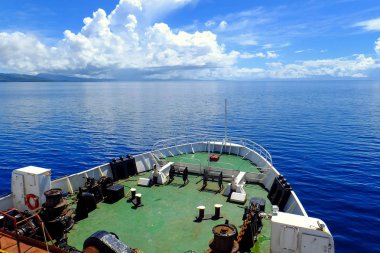 Taveuni ve Van arasında yolcu feribot geçiş Somosomo Boğazı