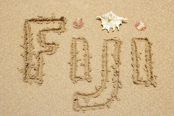 Bir kumsalda yazılı Word Fiji — Stok fotoğraf