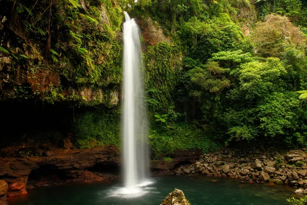Lagere Tavoro watervallen in Bouma National Heritage Park, Taveuni — Stockfoto