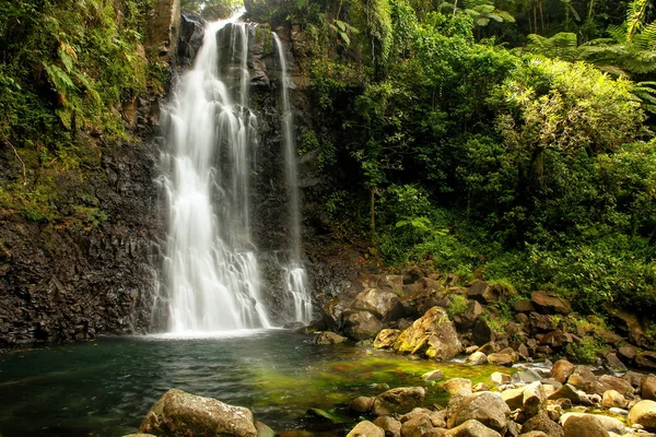 Középső Tavoro vízesések Bouma nemzeti emlékpark, Taveun — Stock Fotó