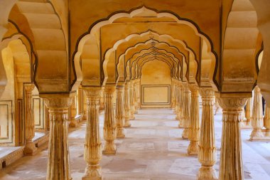 Amber Fort yakınındaki Jaipur, Rajasthan, Indi Sattais Katcheri salonunda
