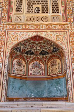 Ganesh Pol Amber Fort yakınındaki Jaipur, Rajasthan, Hindistan adlı parçası
