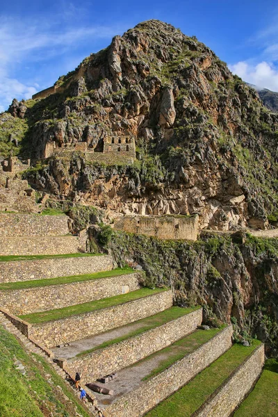 Teraszok és Pumatallis, az inka erőd Ollantaytambo, Pe-ben — Stock Fotó
