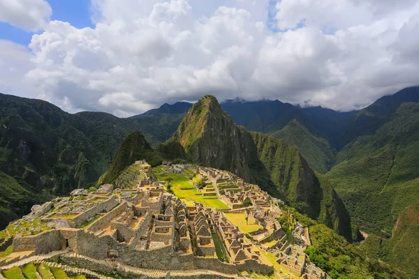 Ciudadela inca Machu Picchu en Perú — Foto de Stock