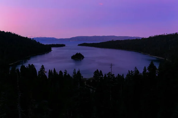 Emerald Bay at Lake Tahoe before sunrise, California, USA — Stock Photo, Image