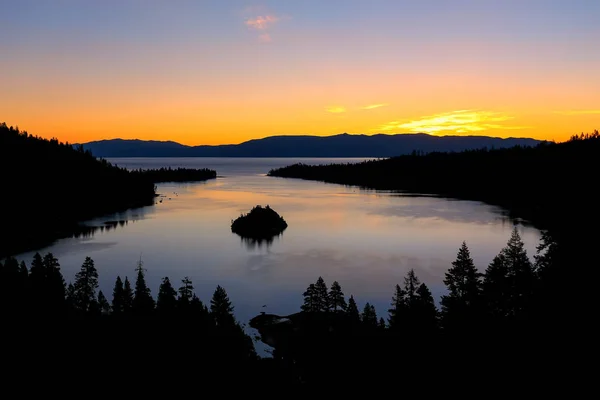 Sunrise over Emerald Bay at Lake Tahoe, California, USA. — Stock Photo, Image