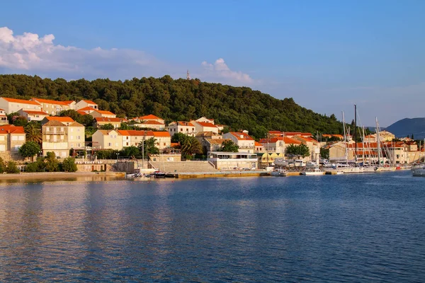 Waterkant van de stad Korcula, Kroatië — Stockfoto