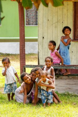 Lavena, Fiji - 27 Kasım: Tanımlanamayan çocuk oyun Lavena içinde