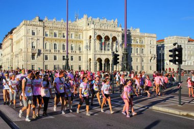 Trieste, İtalya - 20 Haziran: Kimliği belirsiz kişi alın kısmında 